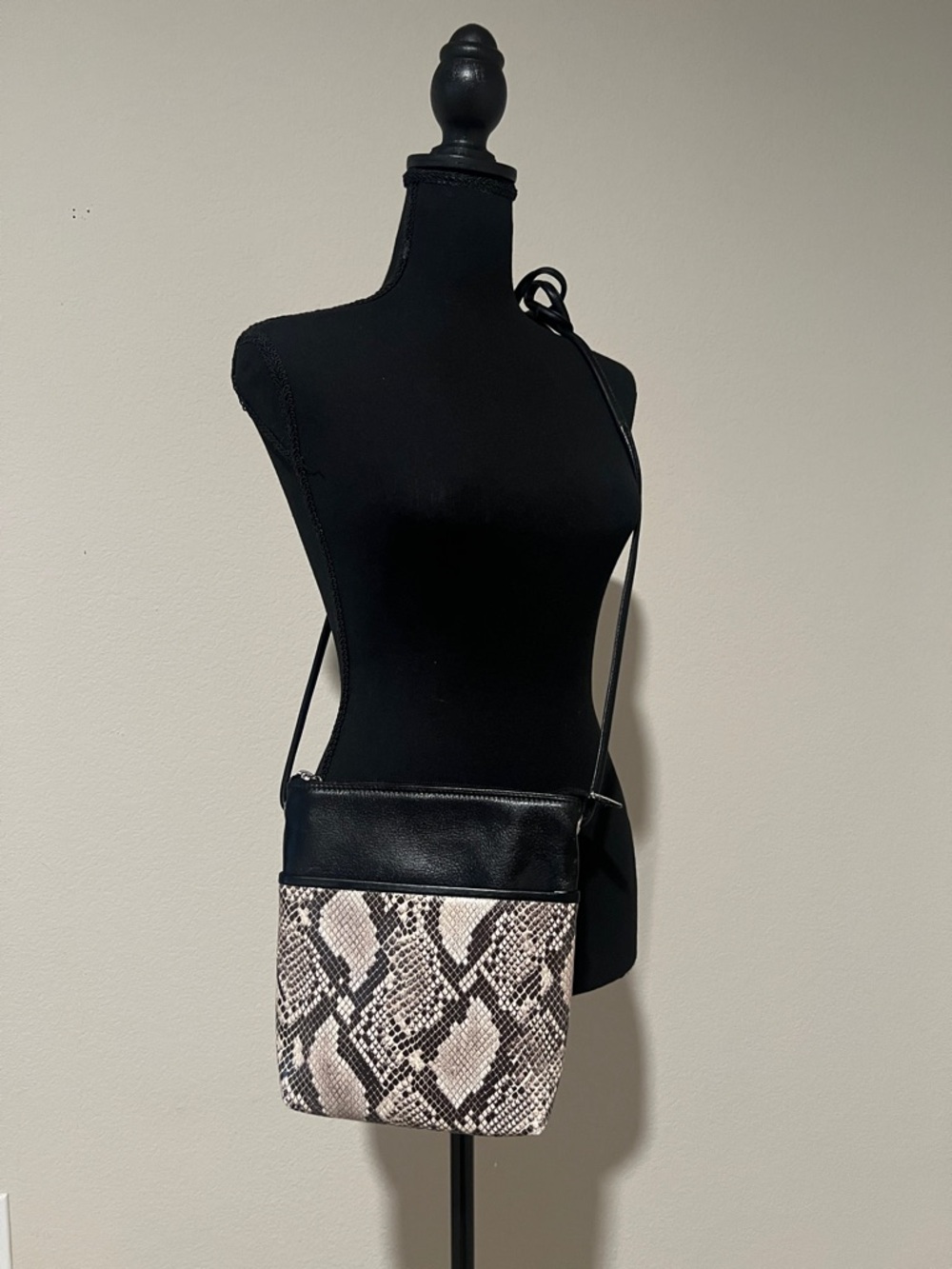 ili New York Black Leather & Snakeskin Crossbody Bag